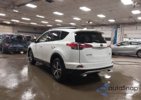 2016 Toyota Rav4 Xle z USA, uszkodzony, nr VIN JTMRFREV8GJ076455